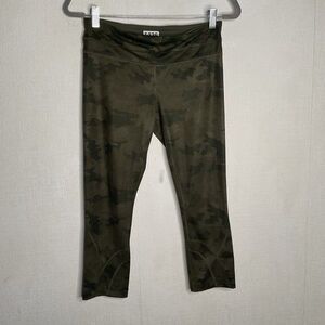 Lululemon Inspire Crop Camo Green Zip Pocket MidRise Capri Leggings Women Size 6